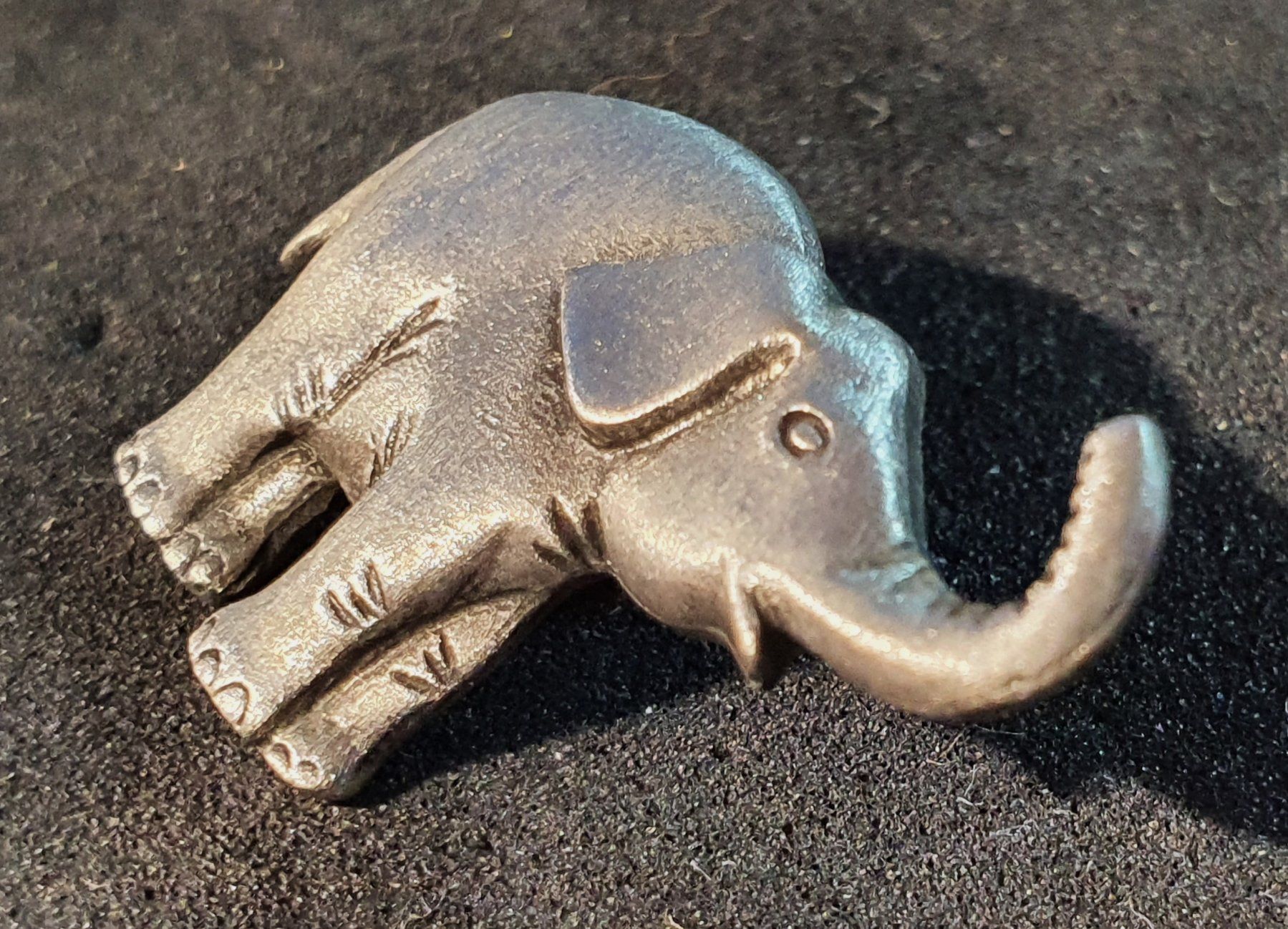 Placchette & Badge: BB244 - 3D Pin schöner Elefant – Usato da Reinach BL venduto da Boston-Verkauf 1