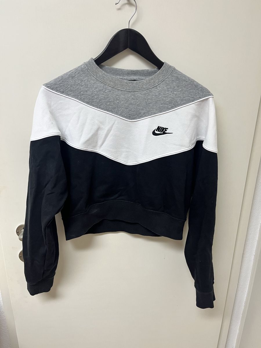 Nike Maglioni & Felpe: Crop-Pullover Nike Grösse S – Usato da Teufenthal AG venduto da Nanahu