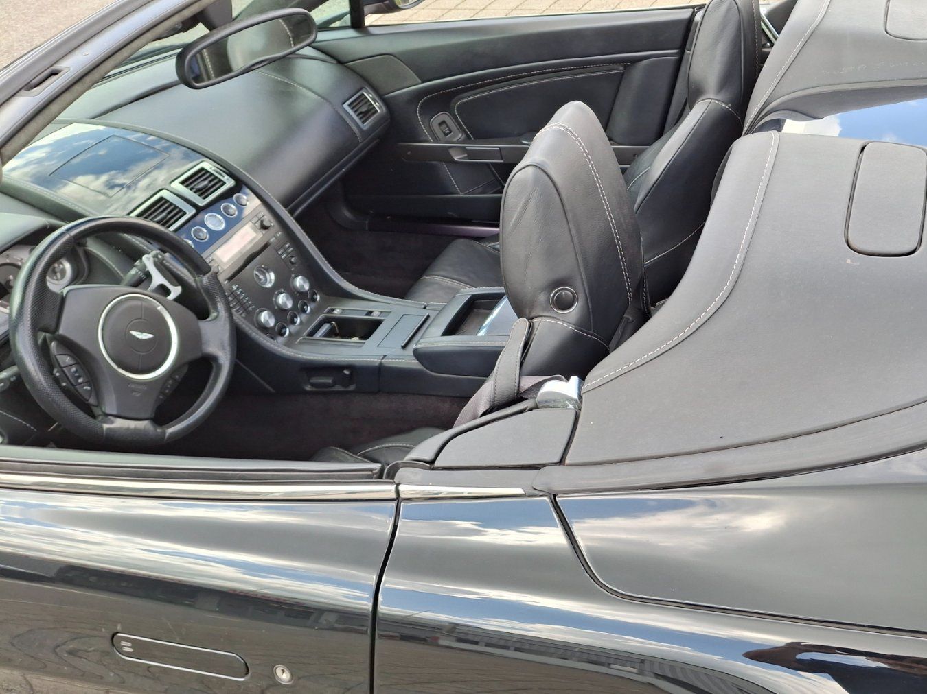 Aston Martin Automobili: Cabrio - Aston Martin V8 Vantage – Usato da Freienbach venduto da alile 1
