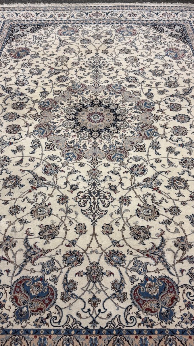 Teppiche: GHOM Seide Orientteppich mit Blumenmuster hellblau beige – Gebraucht aus Reinach BL von BachoferRaeumungen 6