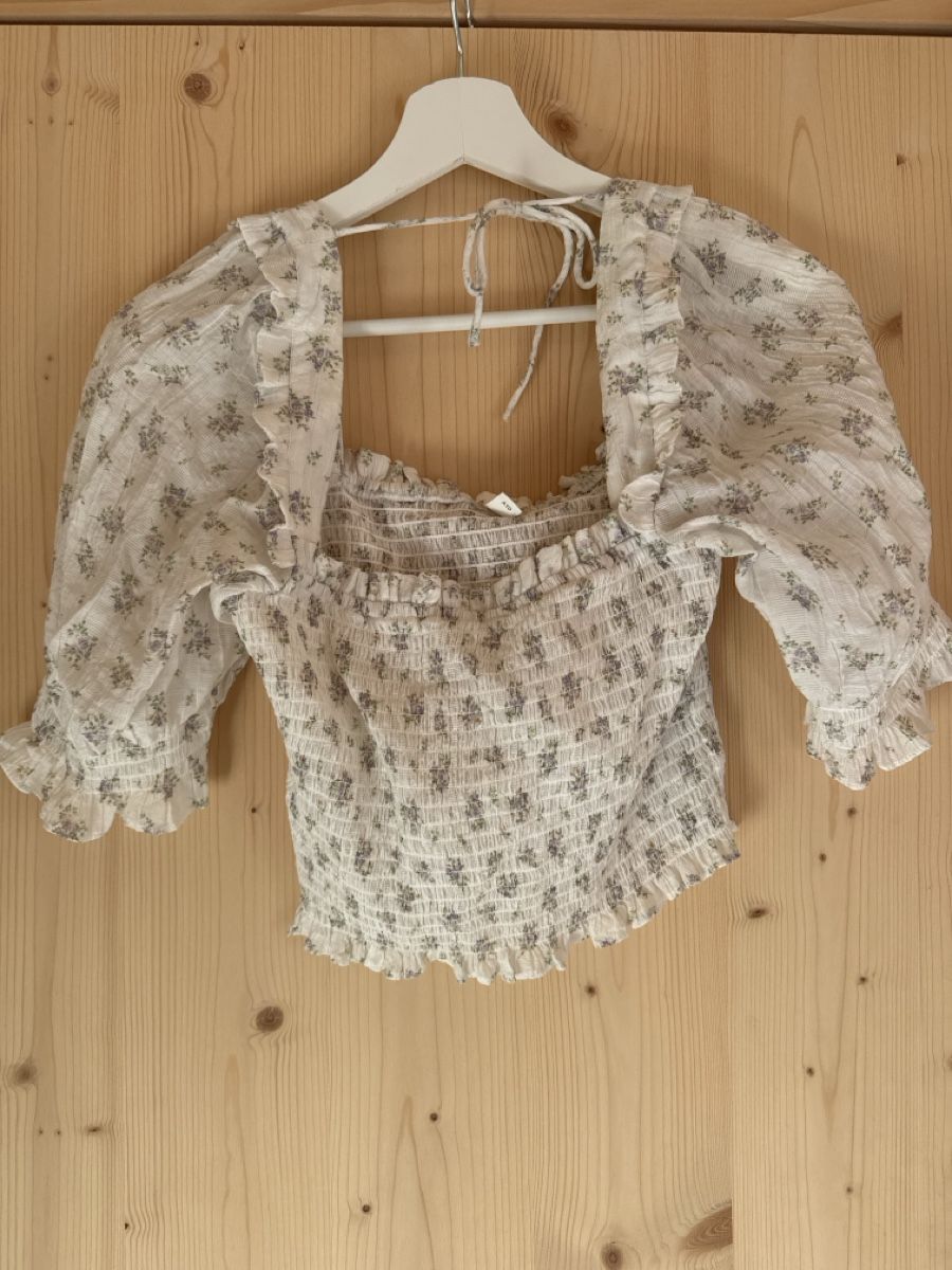 H&M Tops: H&M Bluse weiss Grösse S Blumenmuster Puffärmel – Gebraucht aus Lurtigen von sal_79fm 2