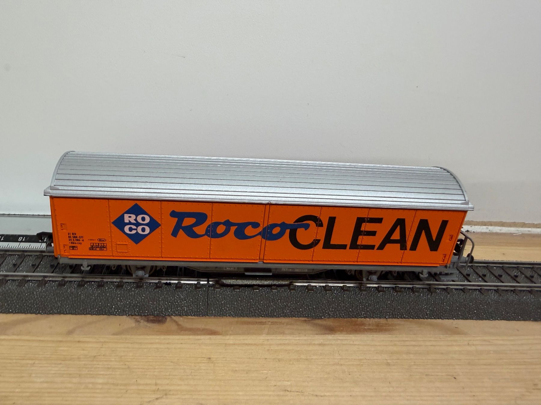 Roco Modelleisenbahnen: Spur H0 Roco Clean Schiebewandwagen DC – Gebraucht aus Büsserach von ModellbahnDepot 3