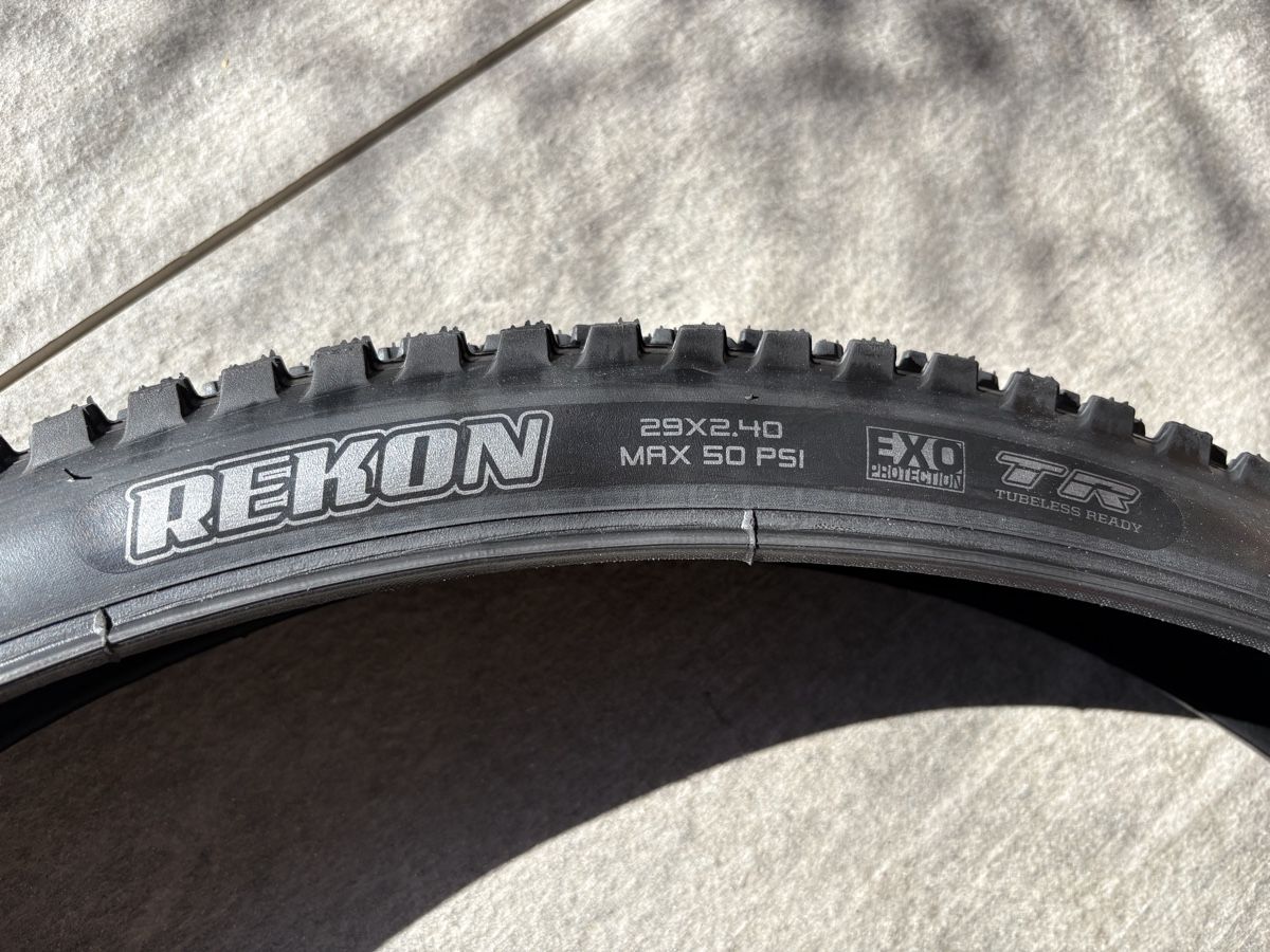 Maxxis Pneus & Kompletträder: MAXXIS Dissector & Rekon / 29x2.4 – Neu und originalverpackt aus Uster von MorlockS 5