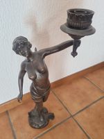 Kerzenständer Frauenfigur Metall dunkel gebraucht