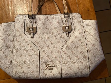 Guess Handtasche/ Shopper, neuwertig, hell, grosszügig!