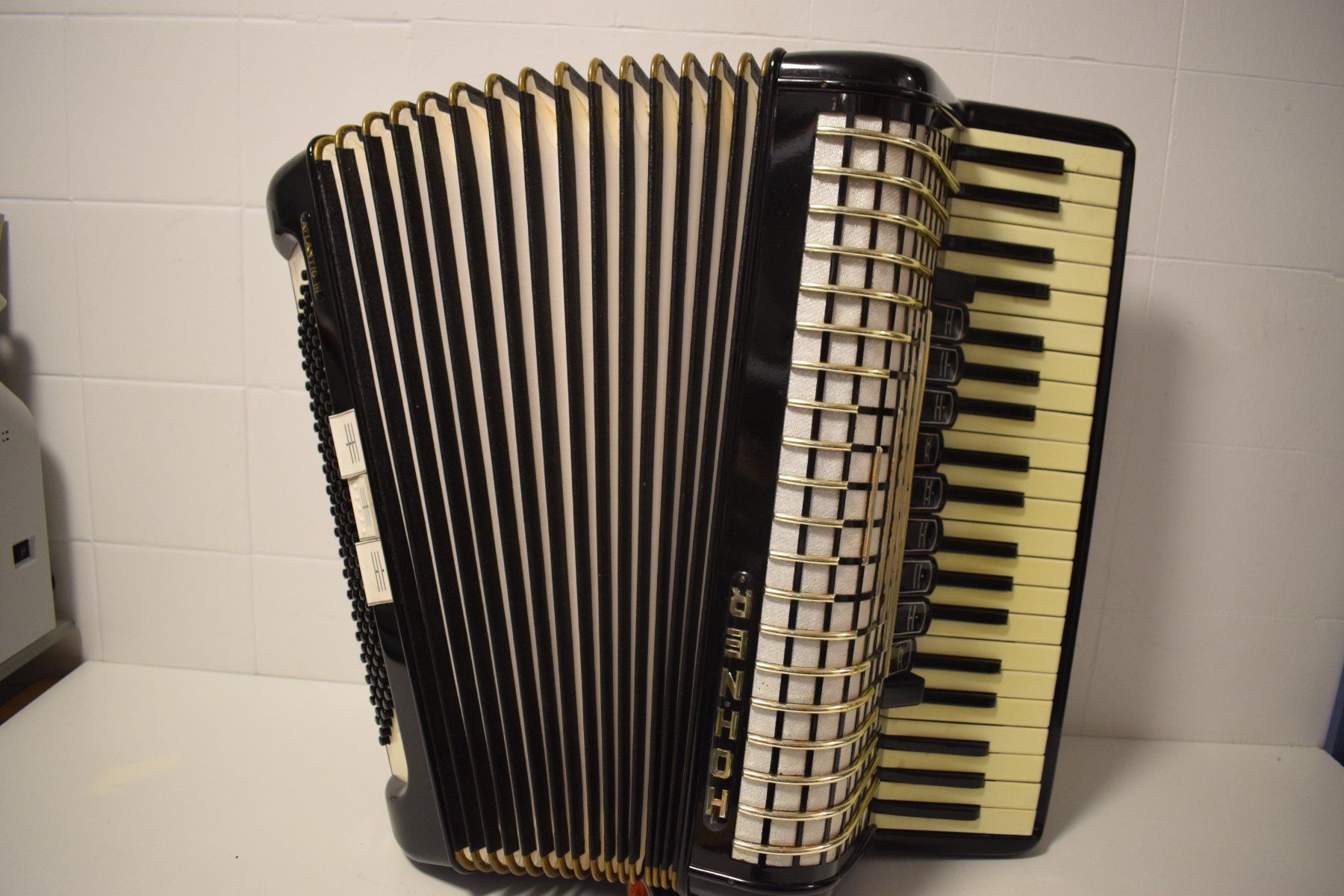 Hohner Strumenti musicali: Akkordeon Hohner Atlantic III – Usato da Zürich venduto da baumusik 3