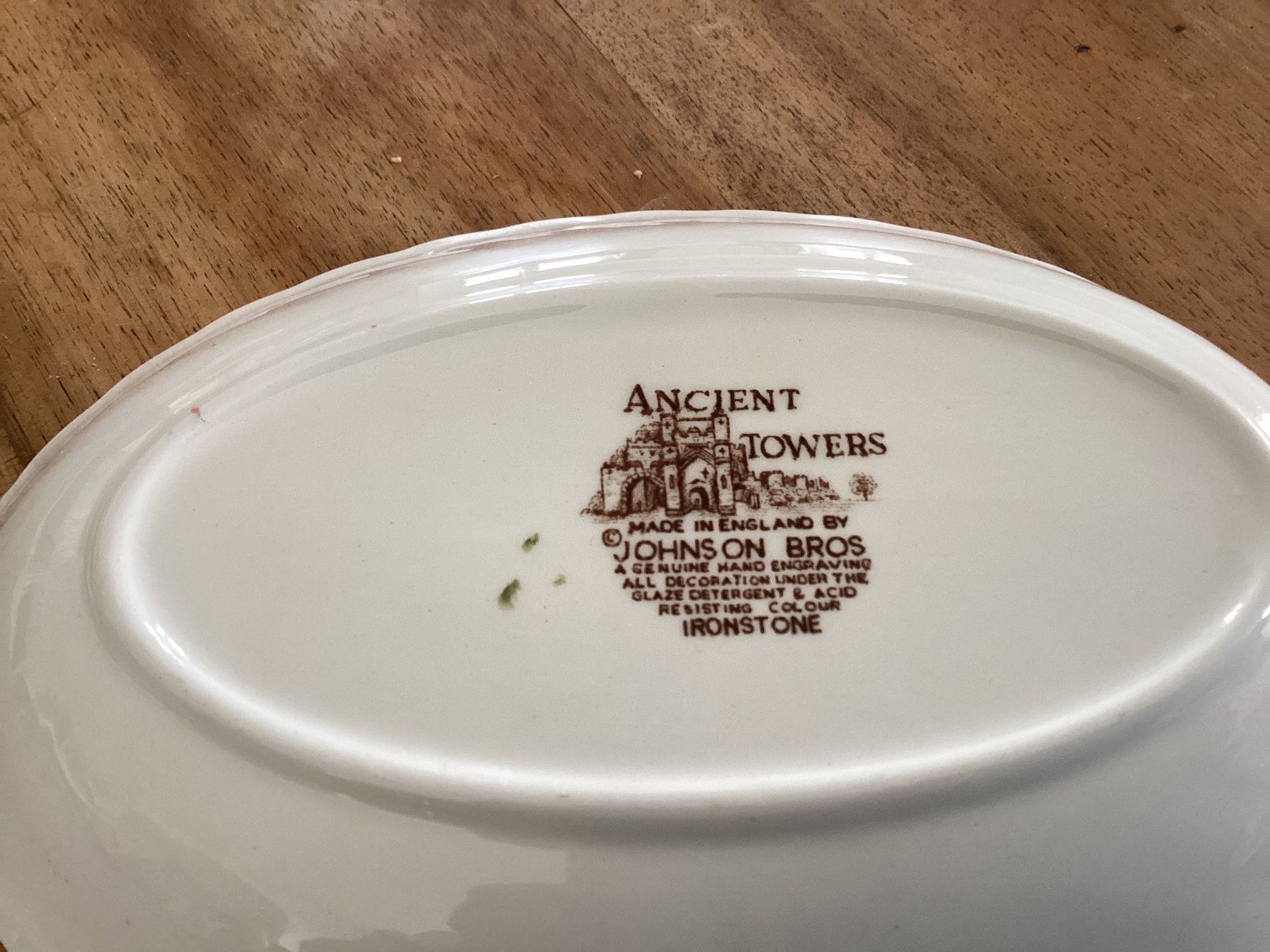 Johnson Brothers Piatti di portata: Johnson Bros Ancient Towers dish – Usato da Bursinel venduto da don_ccb9 2