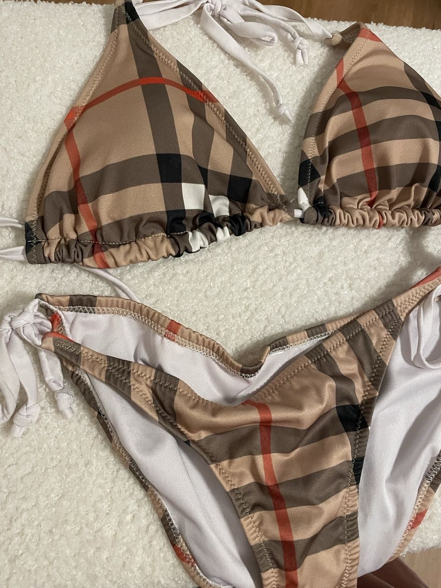 Burberry Maillots de bain & Bikinis: Burberry ähnlich Bikini S  – D'occasion à St. Gallen par web_r57v 1