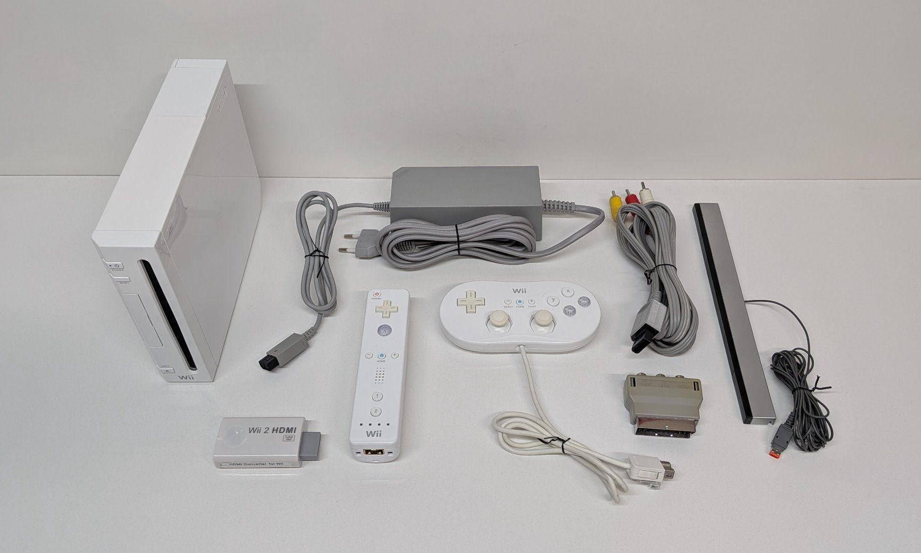 Nintendo Console: Nintendo Wii mit Classic Controller und Retro-Games – Usato da Menziken venduto da mame18