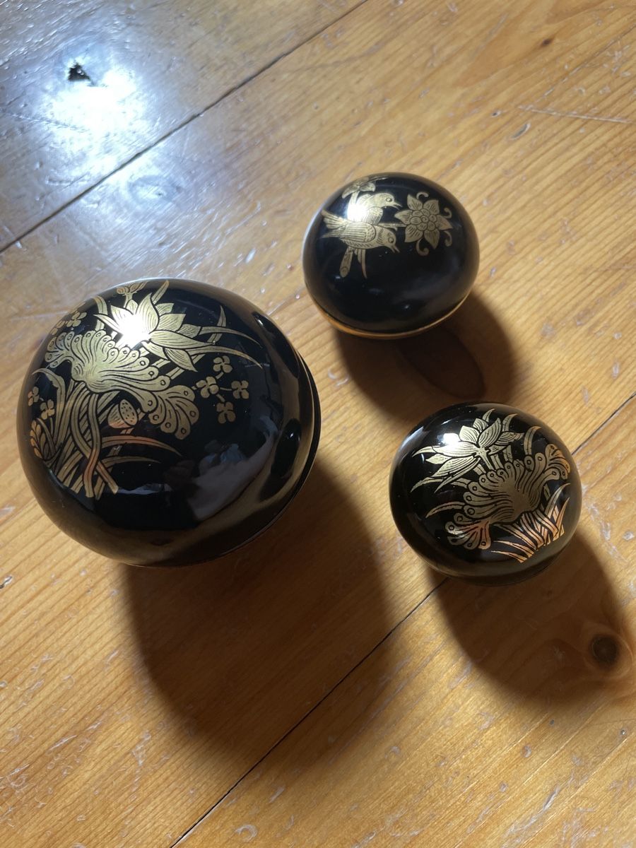 Tutte le decorazioni: Thailändische Lacquerware, Teller und Kugeln, Schwarz/Gold – Usato da Domat-Ems venduto da Amanda78 3