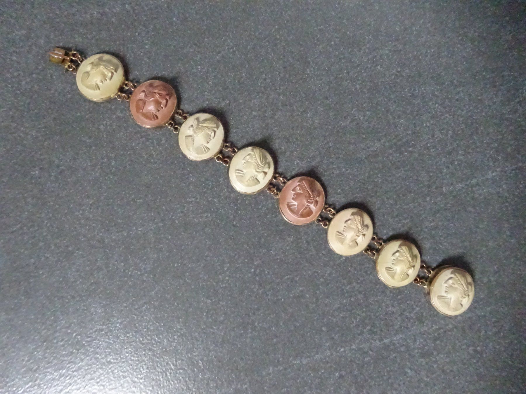 Bracciali & Braccialetti: Antikes Armband / Kamee Lava – Usato da Oetwil am See venduto da Senegal 2