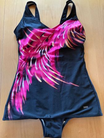 Badekleid Gr. 44, B Cup ( die Hauptfarbe ist schwarz )
