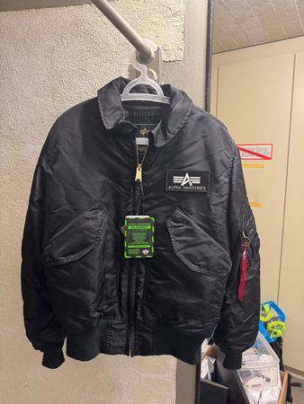ALPHA INDUSTRIES Bomberjacke schwarz Groesse S neu