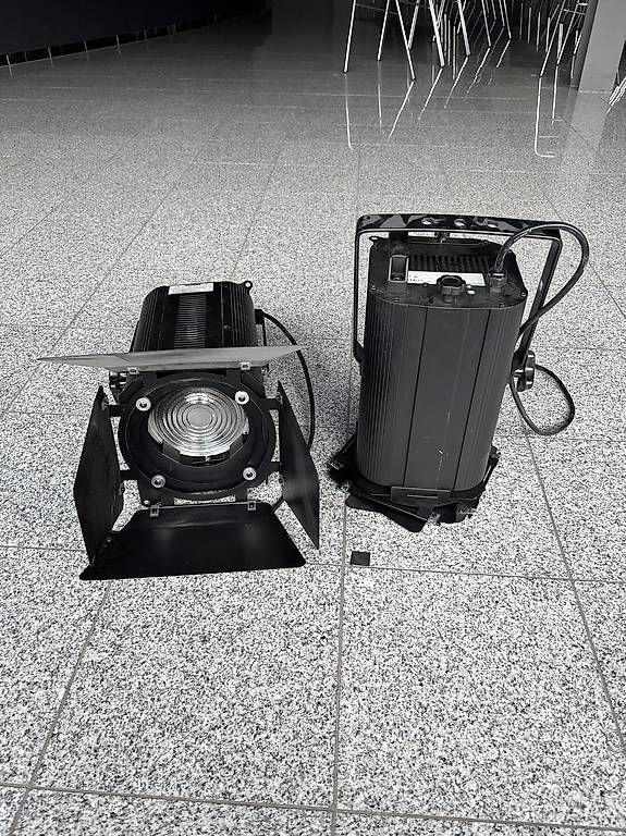 Phares: Theater Spot 650/1000W 2x Scheinwerfer Set – D'occasion à Cazis par The_Chance