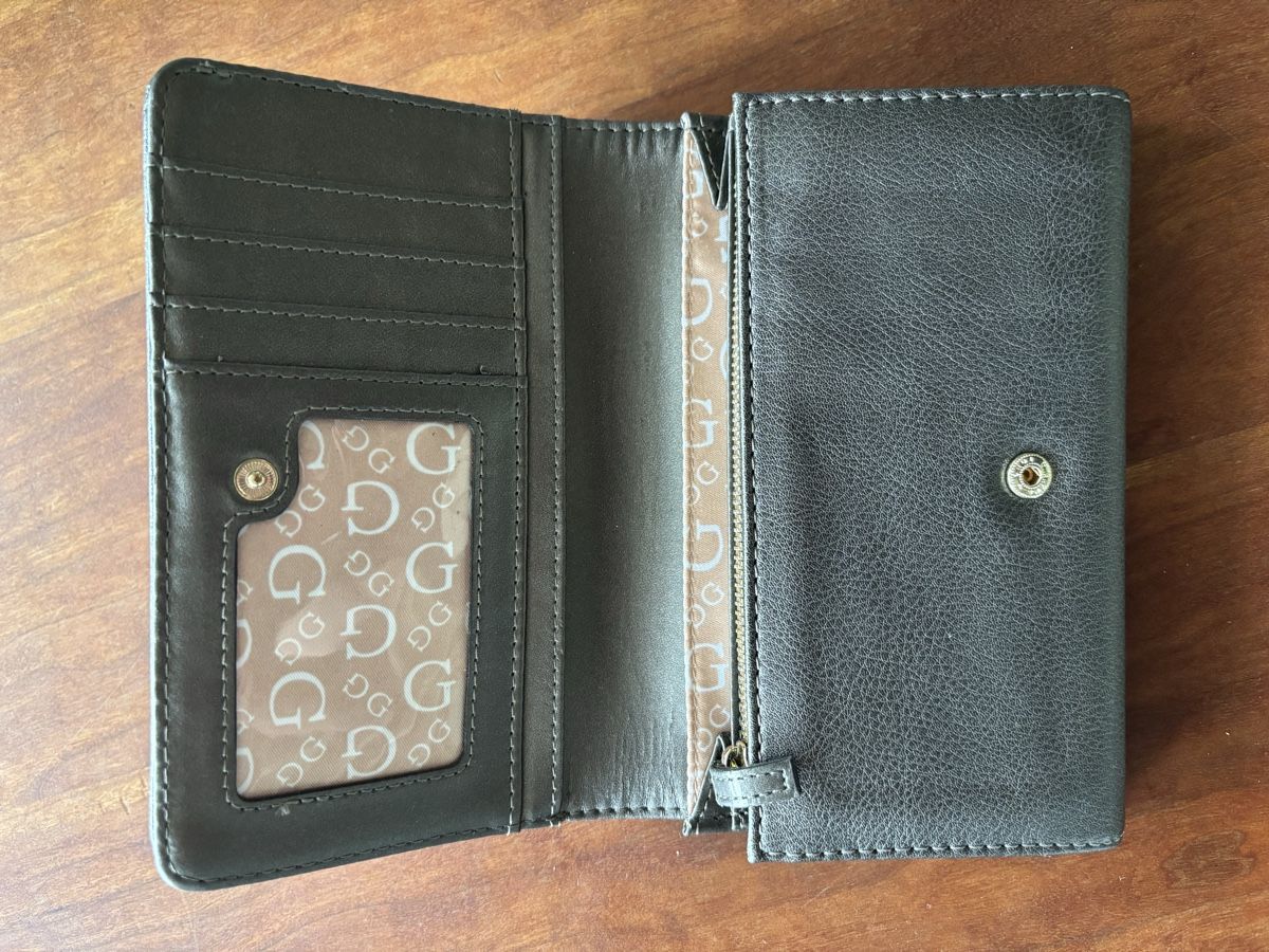 Guess Portamonete: GUESS Geldbörse NEU – Nuovo (secondo la descrizione) da Ernetschwil venduto da Csunday 2
