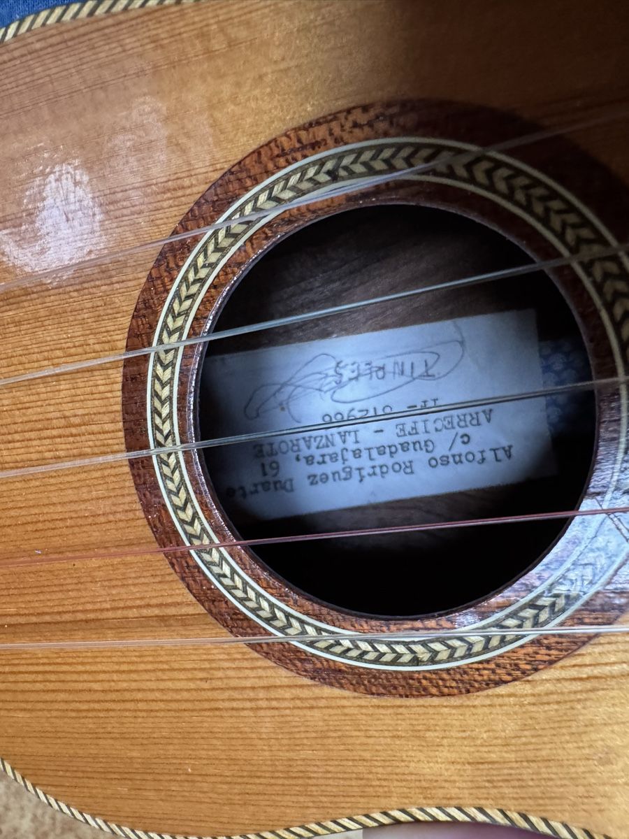 Strumenti musicali: Timple Canario (Lanzarote) – Usato da Dietikon venduto da musiko 1