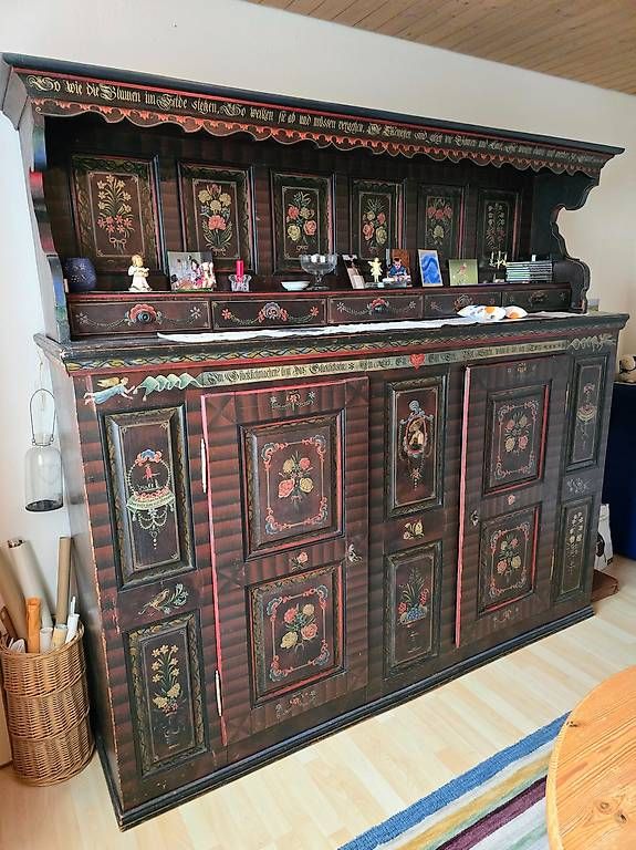 Credenze: Bauernbuffet mit Bauernmalerei von Werner Schmutz – Usato da Wädenswil venduto da sanrav 1