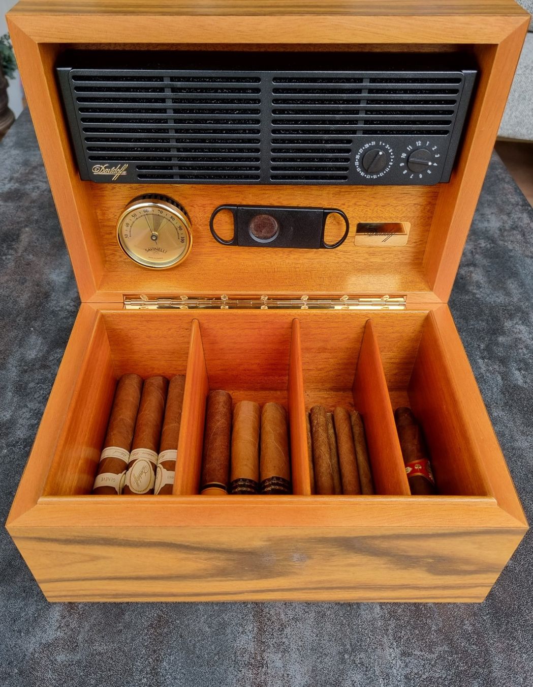 Davidoff Humidor per sigari: Davidoff No.6 Palisander Humidor Schatulle – Usato da Windisch venduto da Firstspace 3