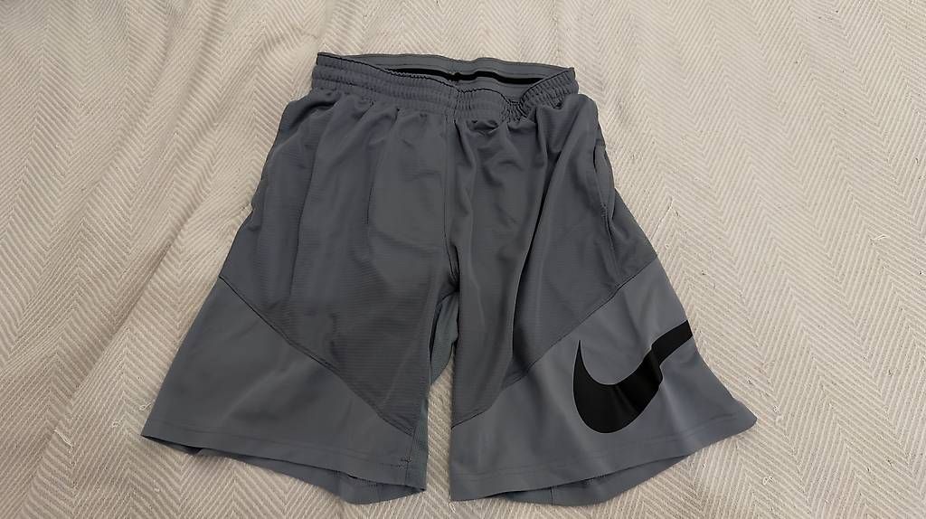 Hosen: Nike Basketball Shorts grau – Gebraucht aus Brunnen von sea_c7bm