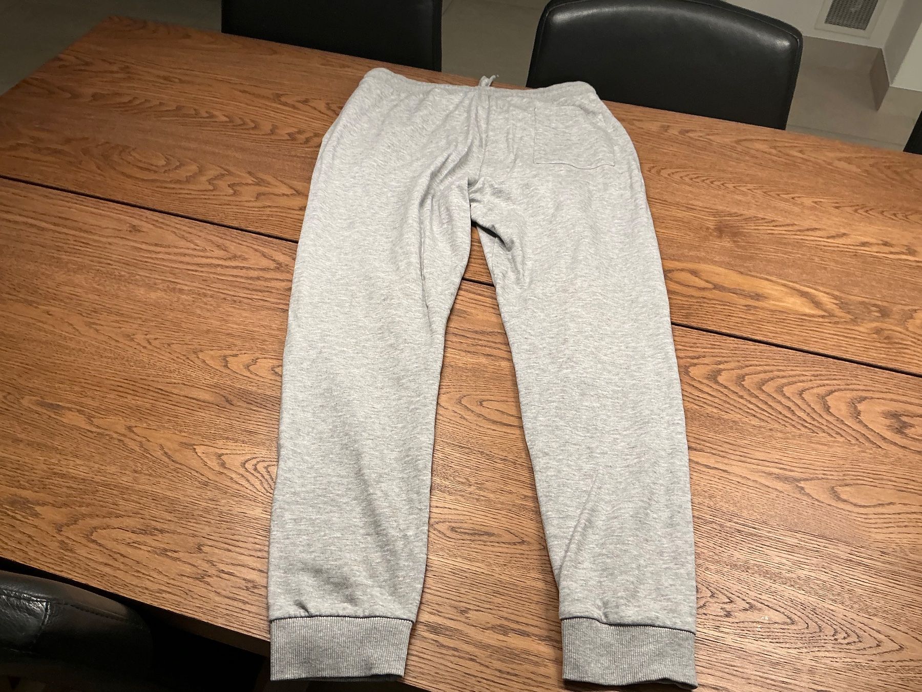 Pantaloni: Graue Damen Jogginghose, Grösse 42 – Usato da Würenlos venduto da Tina48 2