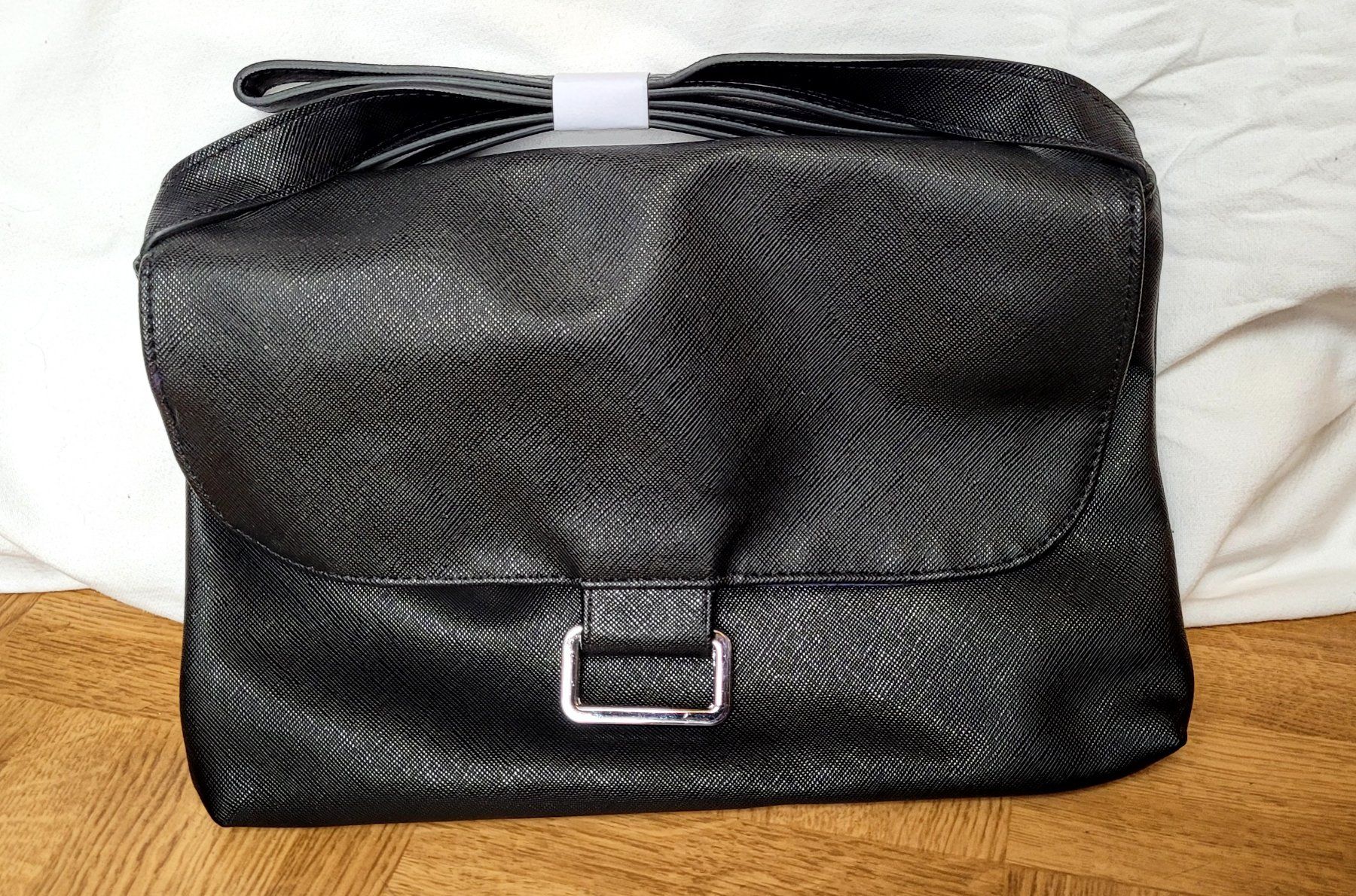 Borse da donna: neue schwarze Umhängetasche - super chic – Nuovo (secondo la descrizione) da Füllinsdorf venduto da Sunnebliemli7
