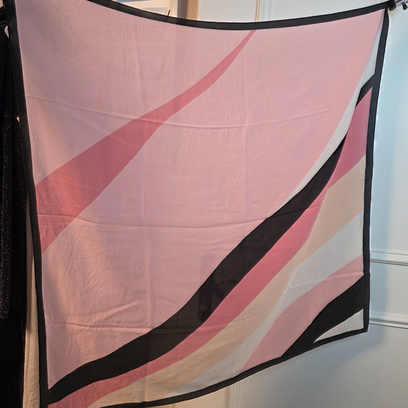 Foulards & écharpes: Seidentuch 100% Seide Handrolliert Rosa Schwarz – D'occasion à Wald ZH par CapLux 2