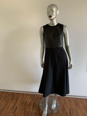 AKRIS: Elegantes, langes, schwarzes Kleid mit Lammnappa, 38