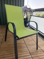 Grüne Gartenstühle 