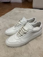 Common Projects Sneakers — wie Neu