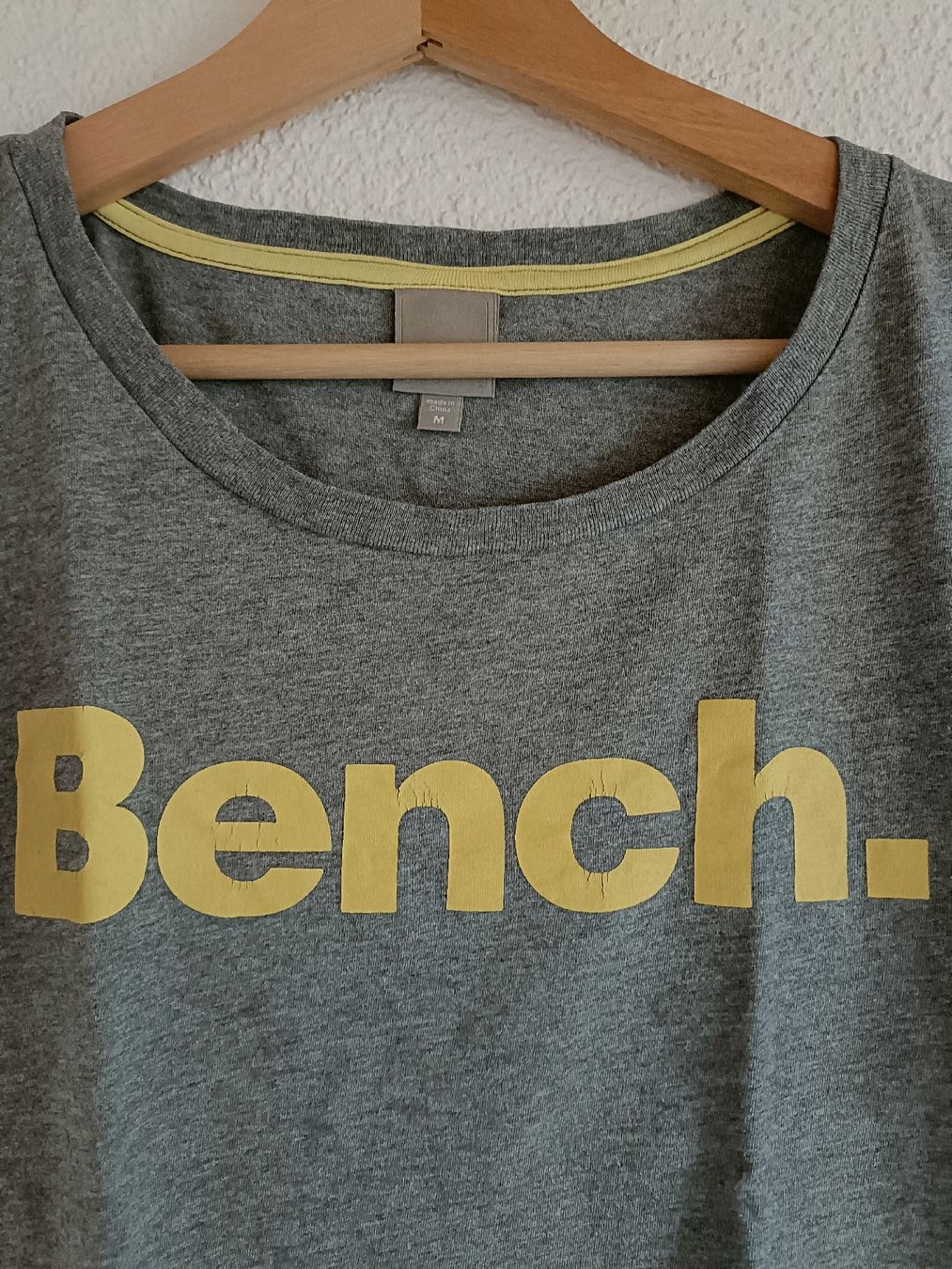 Bench T-shirt: T-shirt Bench, taille M – Usato da Vaulruz venduto da O_DDM 1