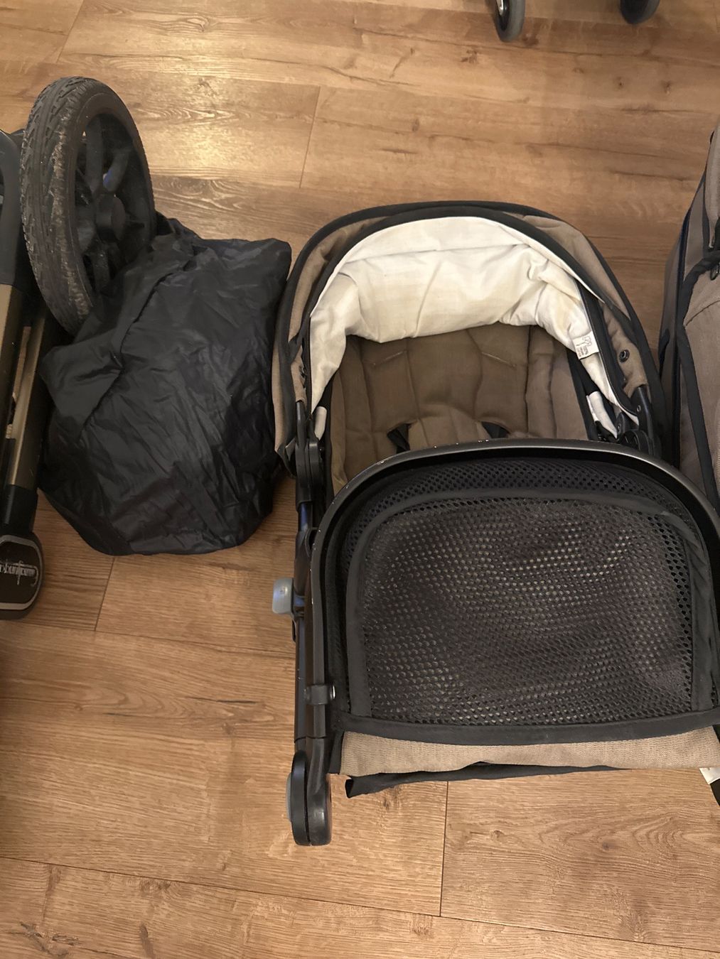 Emmaljunga Carrozzine: Emmaljunga Kinderwagen mit viel Zubehör – Usato da Klingnau venduto da leobox 8