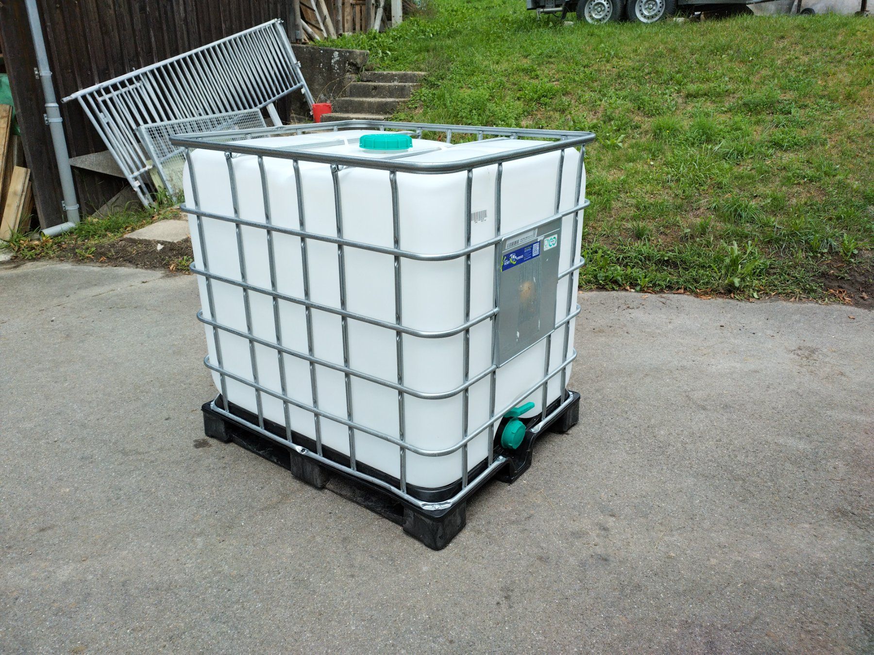 Contenitori & Simili: IBC Wassertank – Usato da Wichtrach venduto da Gfeui87