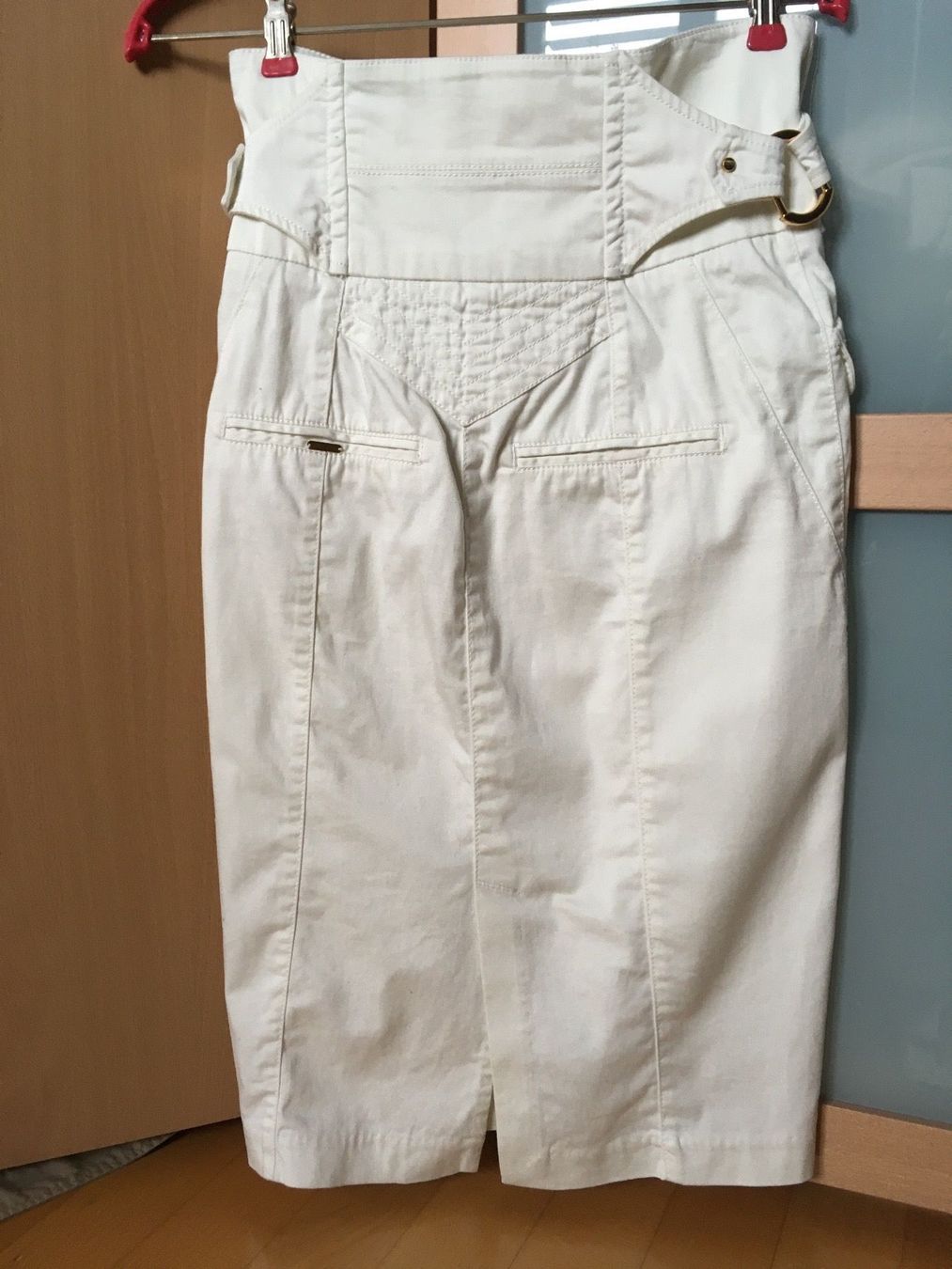 Guess Röcke: Jupe crayon Guess taille haute blanc crème 26 – Neu (gemäss Beschreibung) aus Genève von Libellule477 1