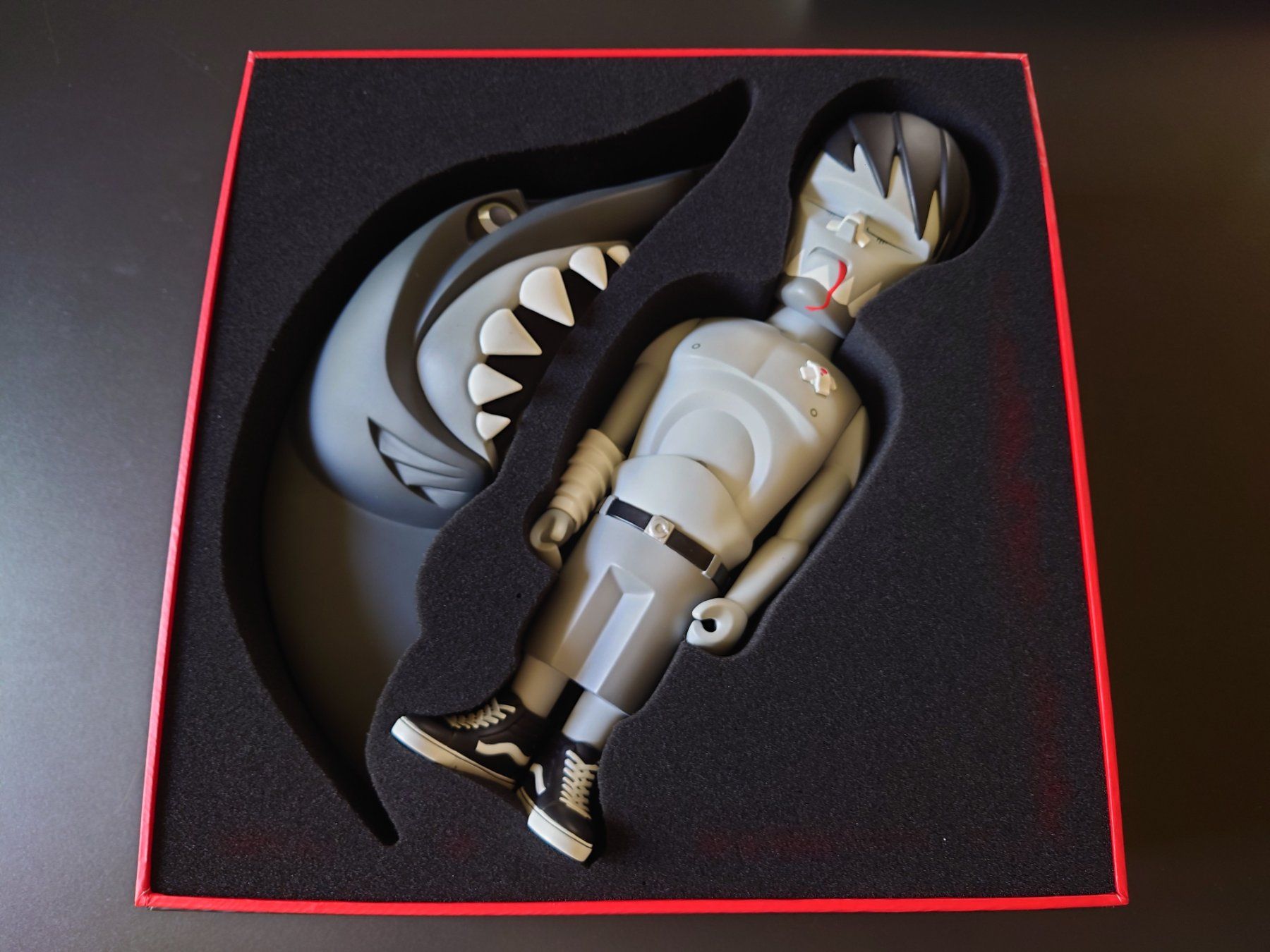 Medicom Toy Figuren: Coarse jaws pain – Gebraucht aus Martigny von cre_zm9r