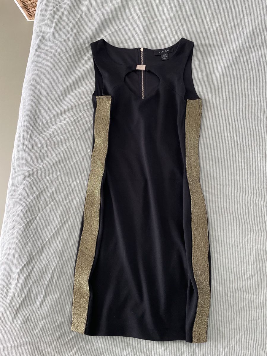 Kleider: Schickes Kleid mit goldenen Details – Gebraucht aus Zürich von sof_cbh8