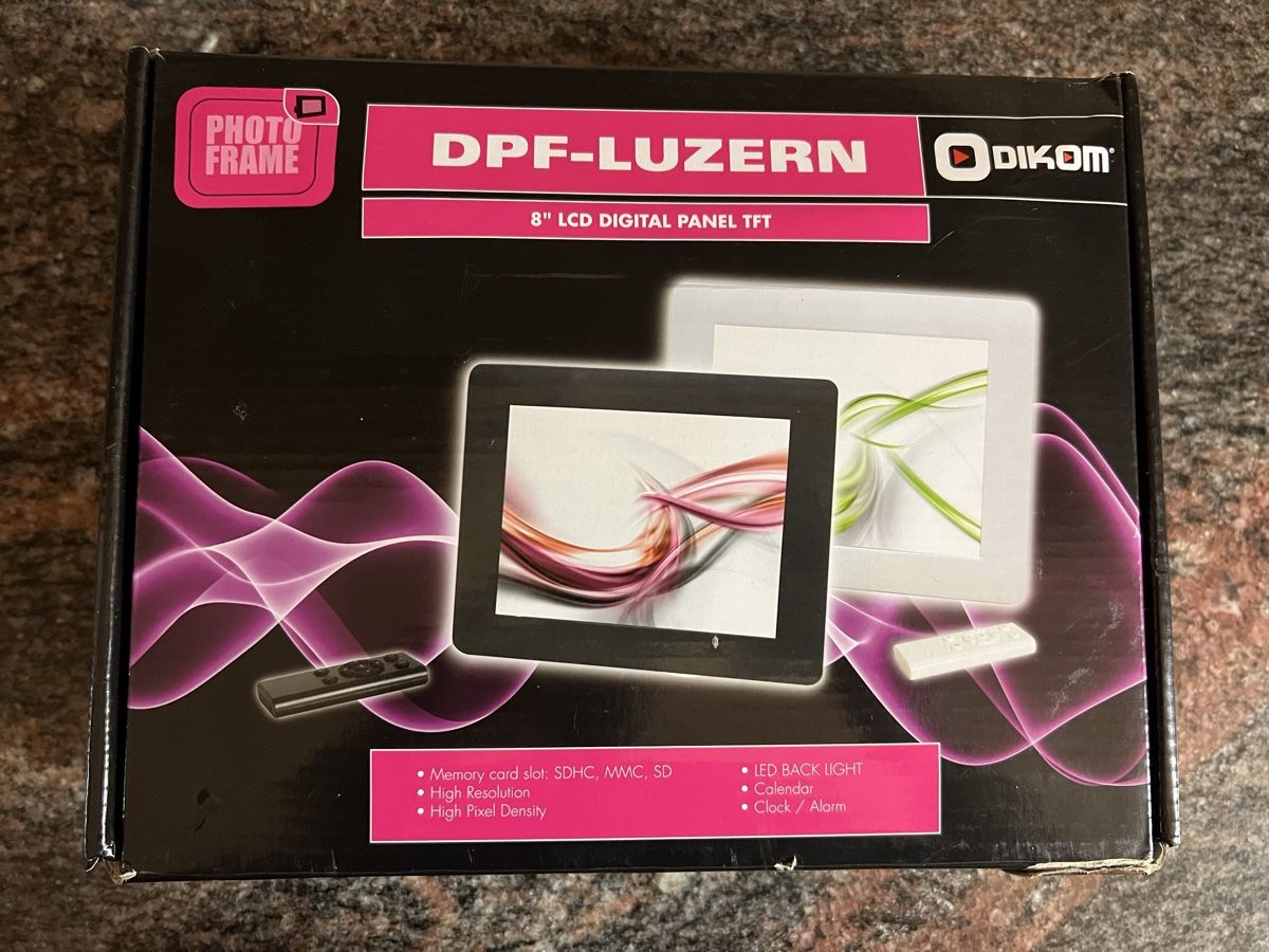 Cornici: DIKOM DPF-LUZERN 8" LCD Digitaler Bilderrahmen schwarz – Nuovo (secondo la descrizione) da Altstätten SG venduto da sheamus