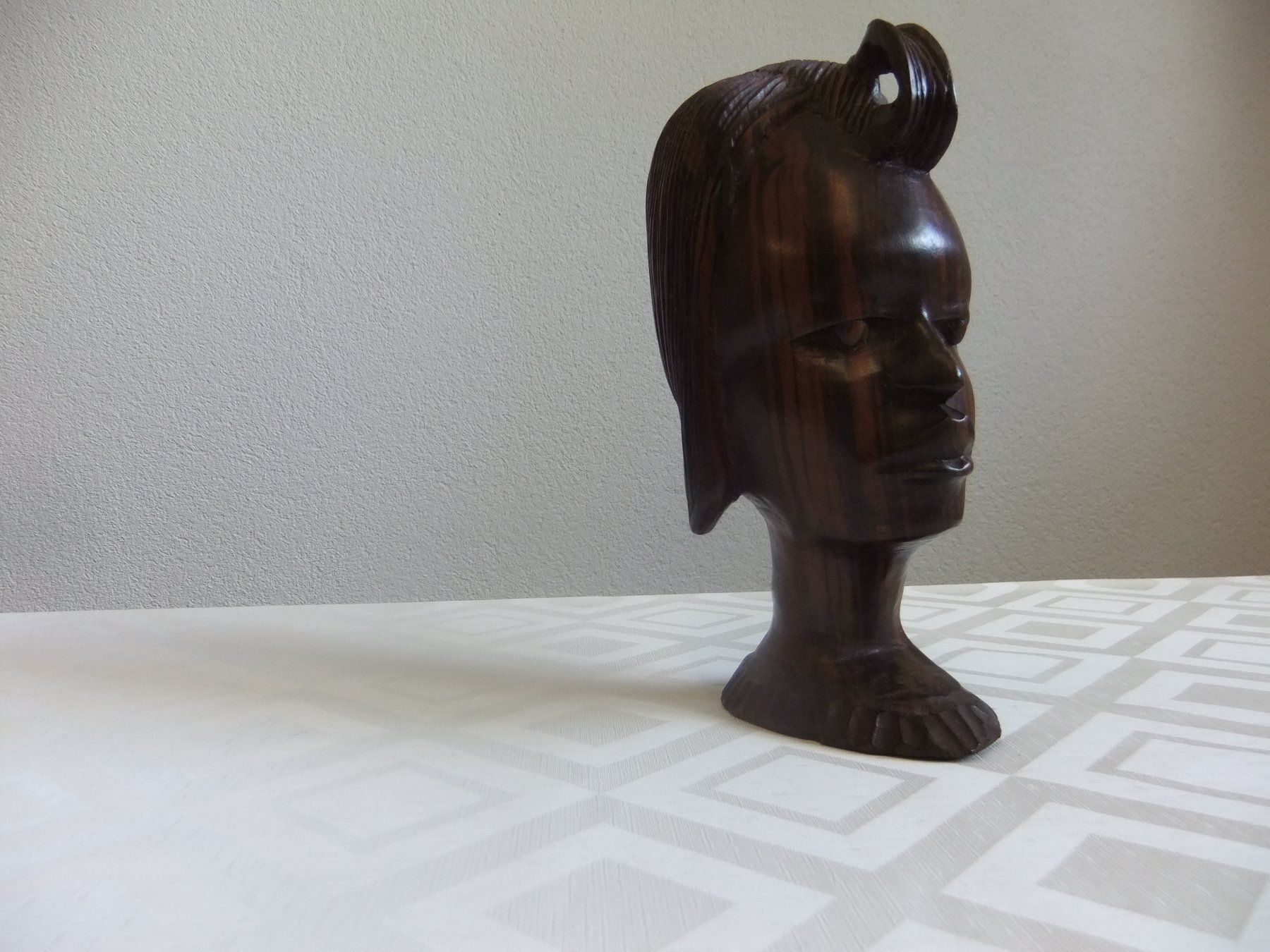Skulpturen & Statuen: Frauenkopf handgeschnitzt, Bafut Kamerun – Gebraucht aus Hemishofen von Lany 1