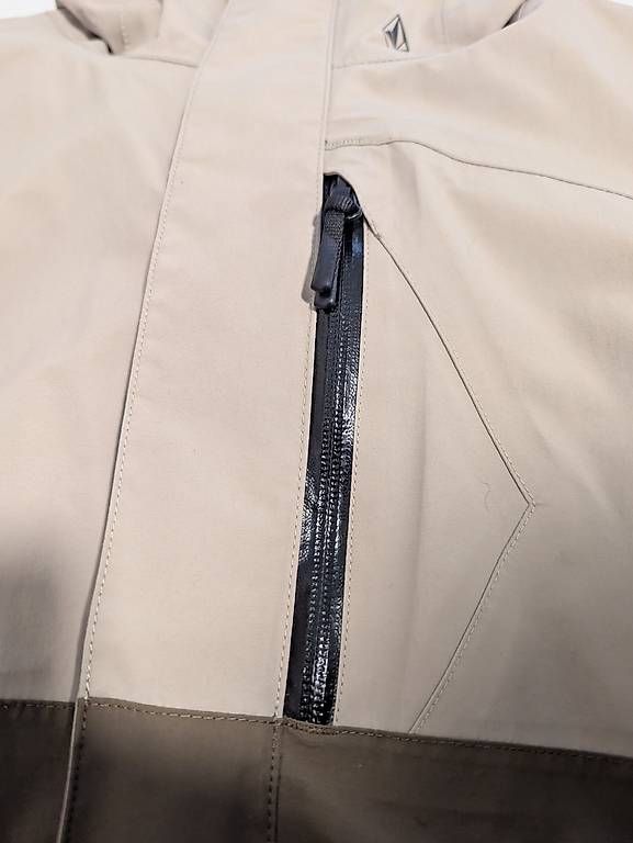 Jacken: Volcom L GORETEX Jacke Grösse M – Gebraucht aus St. Gallen von eisor 1