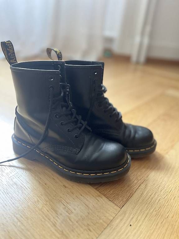 Damenschuhe: Dr. Martens 1460 Glattleder – Gebraucht aus Bern von lin.ba 2