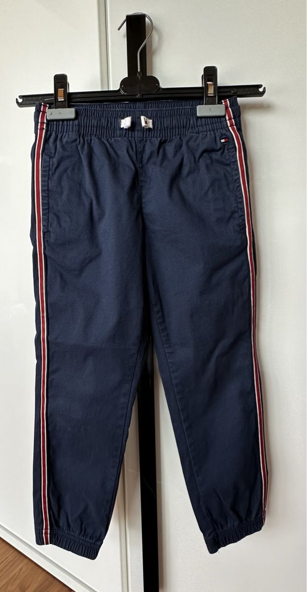 Tommy Hilfiger Pantaloni: Pantalone in cotone Tommy – Nuovo (secondo la descrizione) da Castel San Pietro venduto da Moregi