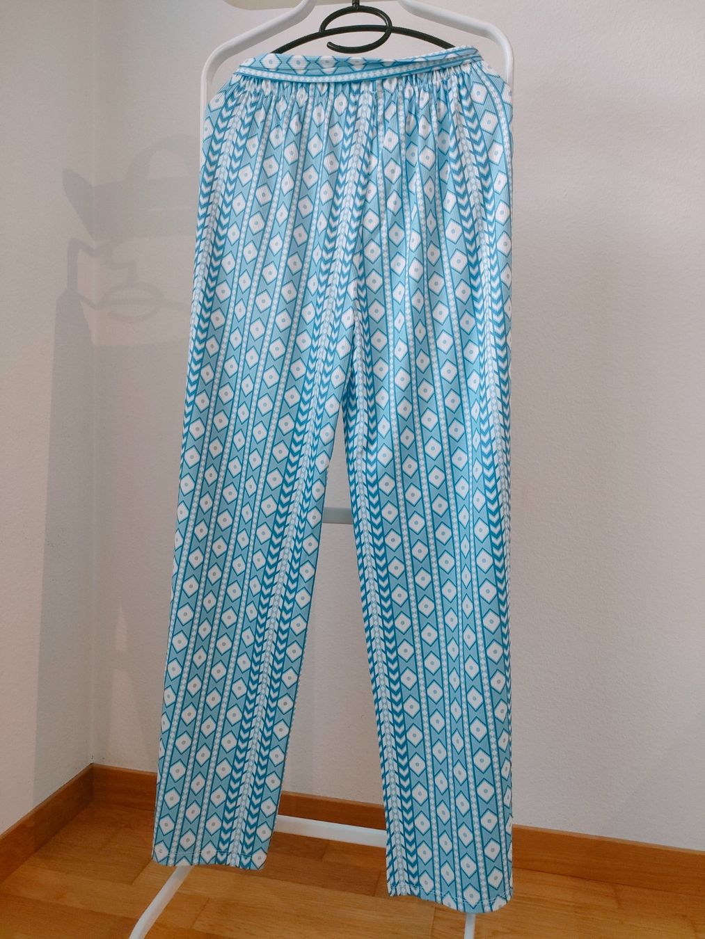 Hosen: Bedruckte Hose mit Bindeband hell blau und weiss – Neu und originalverpackt aus Dietikon von MJ_Sporting 3