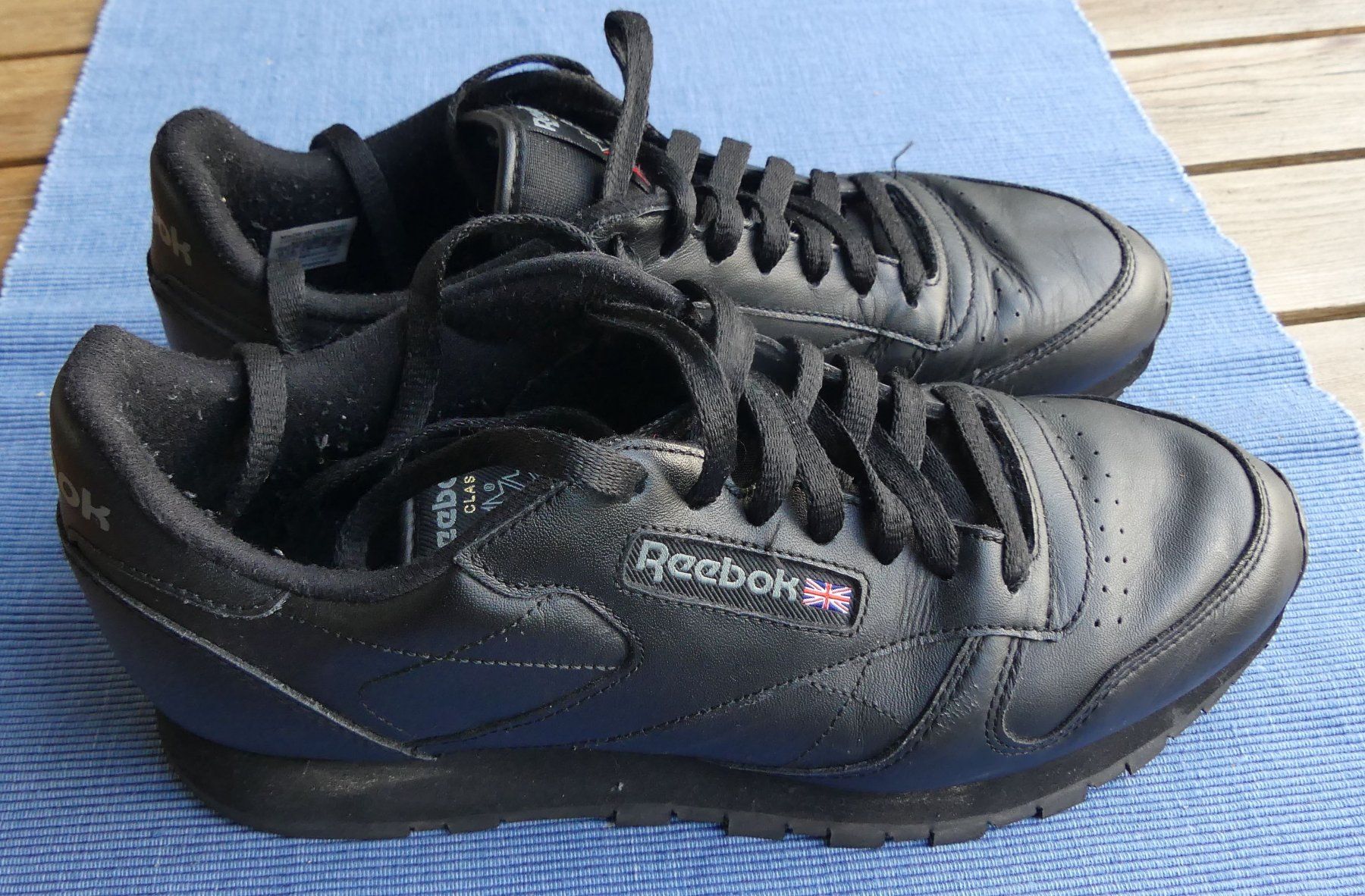 Reebok Chaussures hommes: Reebok Classic Leather Sneaker, Schwarz,  Gr. 43 – D'occasion à Kehrsatz par  3