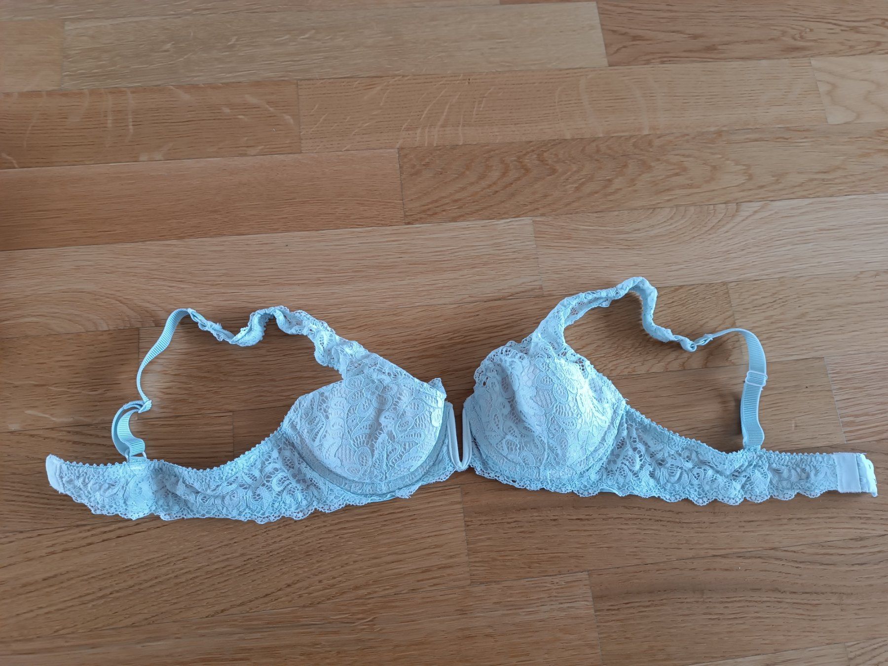 Altra biancheria intima: Hellblauer Spitzen BH, Grösse 75B – Usato da Luzern venduto da sim_lqq2