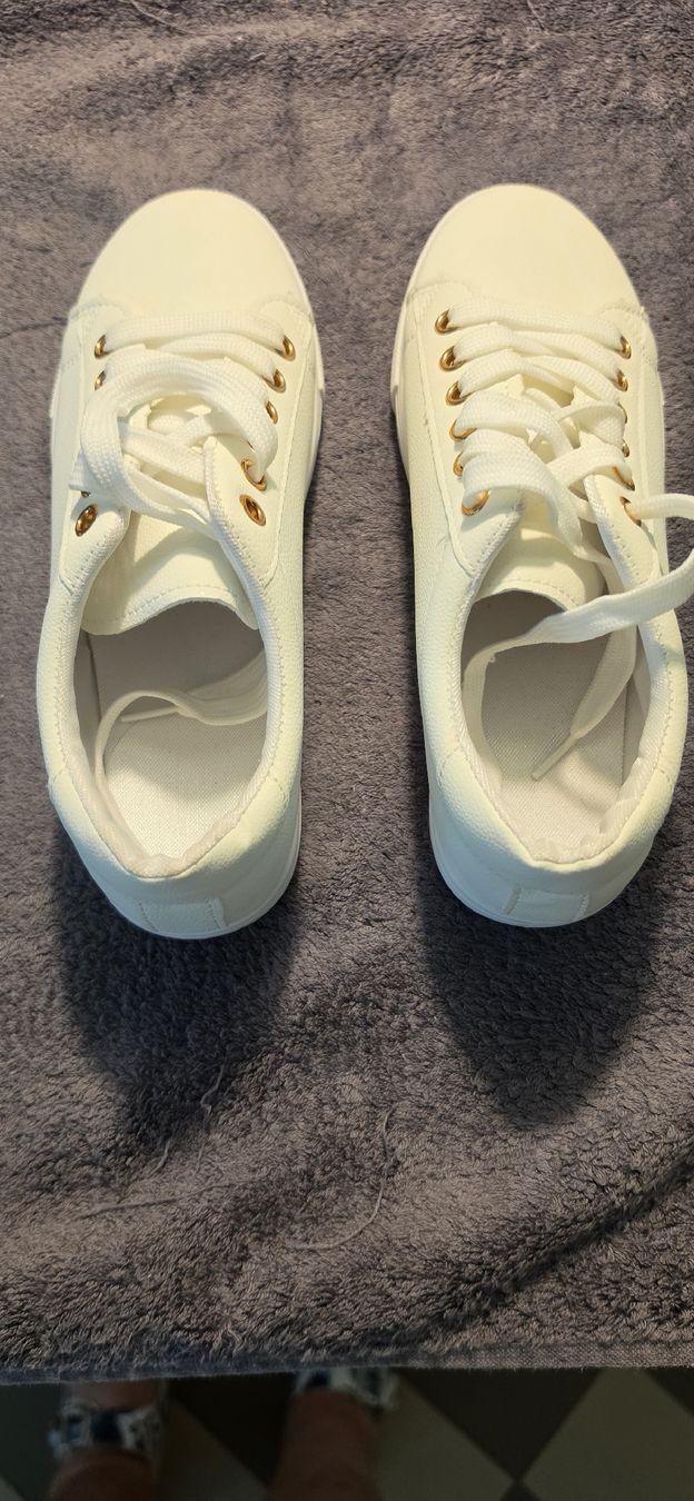 Damenschuhe: Turnschuhe weiss Gr.37 – Neu (gemäss Beschreibung) aus Kriens von Merida67 1