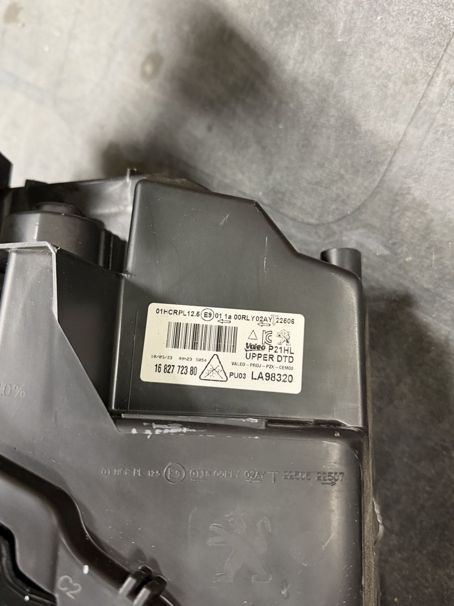 Peugeot Fari: Scheinwerfer rechts Peugeot 208 & 2008 – Usato da Grenchen venduto da JJ___ 2