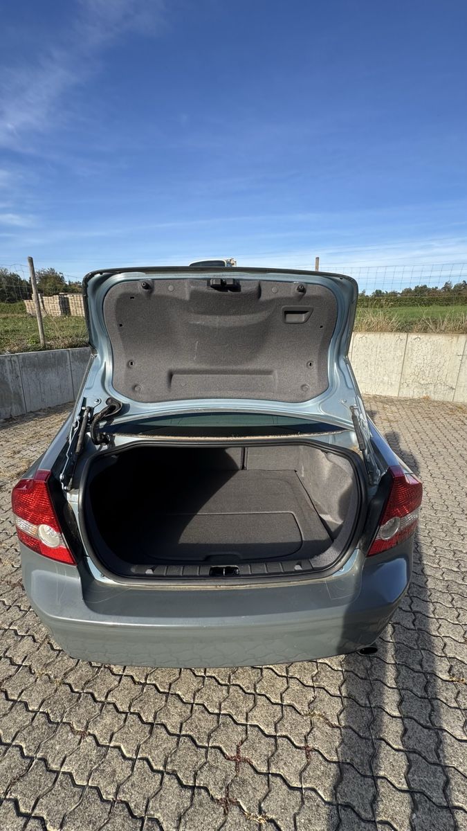 Volvo Automobili: Volvo S40 2.4 Benzin – Usato da Staffeln venduto da mic_zf2y 5