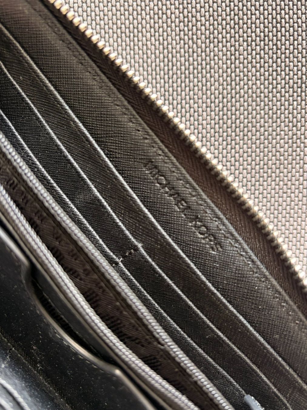 Michael Kors Portafogli: Michael Kors Brieftaschen schwarz – Usato da Schlieren venduto da con_hdp9 4
