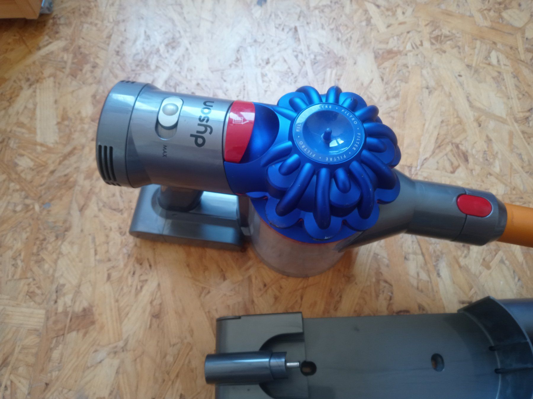 Dyson Staubsauger & Zubehör: Handstaubsauger Dyson V7 – Gebraucht aus Prez-vers-Siviriez von Monija70 2