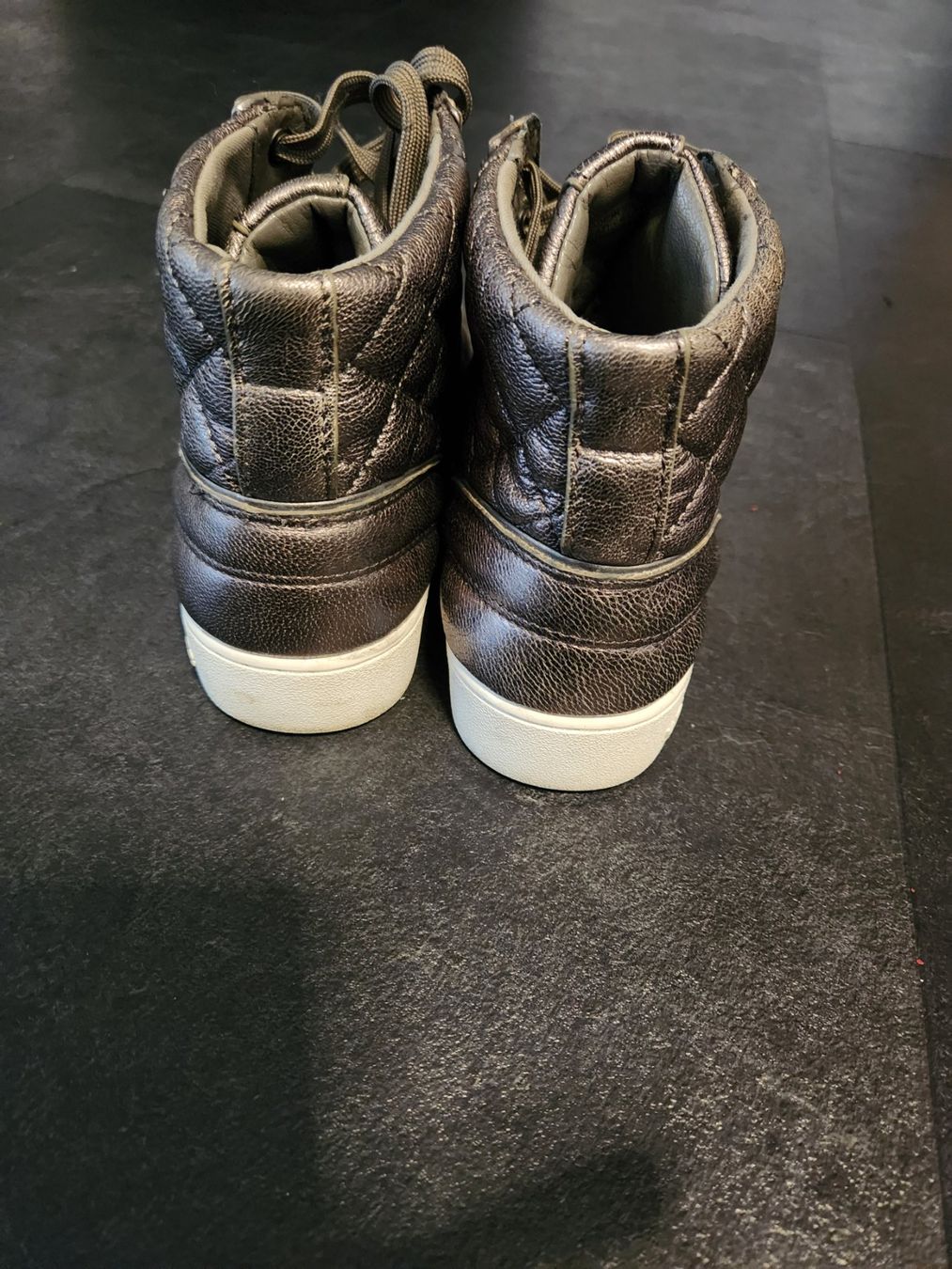 Michael Kors Chaussures femmes: Michael Kors High-Top Sneaker Gr. 37.5 – D'occasion à Oftringen par Leleni 2