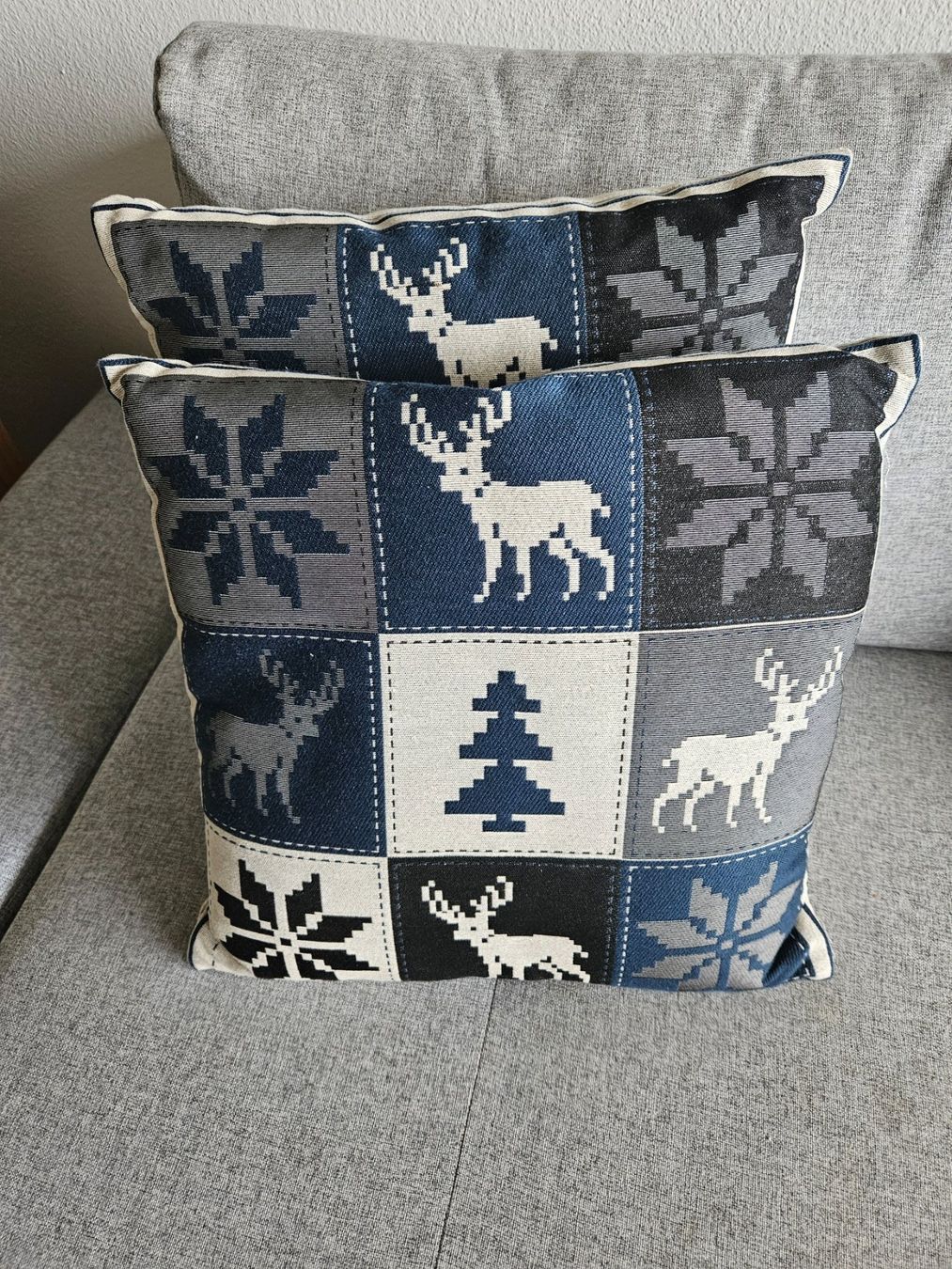 Cuscini: 2 Kissenhüllen Winter Hirsch Deko blau grau weiss Sticker... – Nuovo (secondo la descrizione) da Basel venduto da Anghkorwatt 2